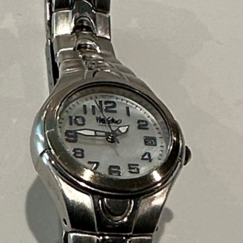 Mossimo stainless Steel Mother of Pearl Face Analog Ladies Watch.